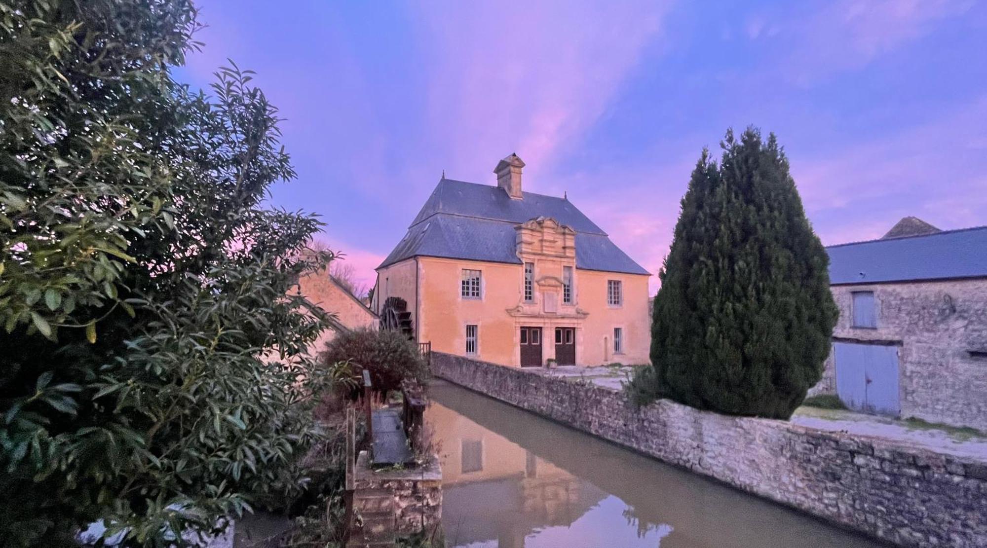 Le Beau Moulin Bed & Breakfast Trevieres Exterior photo